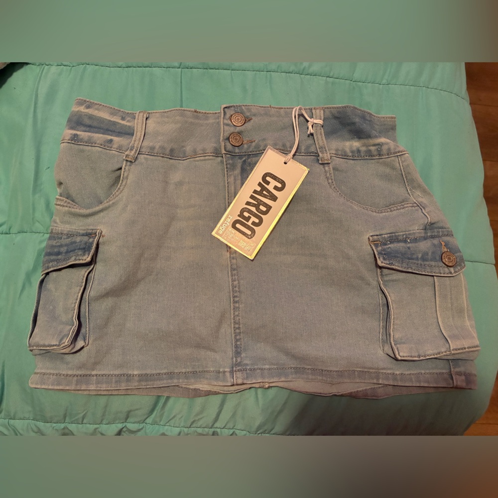 Cargo Refuge Light Blue Denim Skirt. Size Medium. NWT.